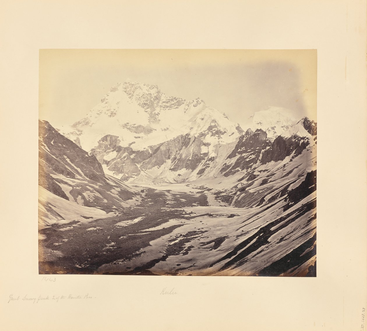 Grande picco innevato, a sud del passo di Hampta da Samuel Bourne