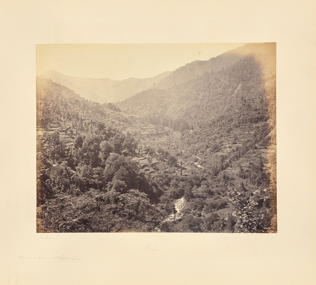 Valle di Kulu sotto Rusala da Samuel Bourne