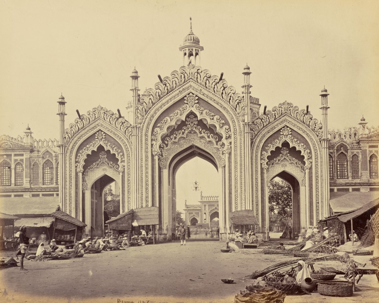Lucknow; la porta del bazar di Hooseinabad da Samuel Bourne