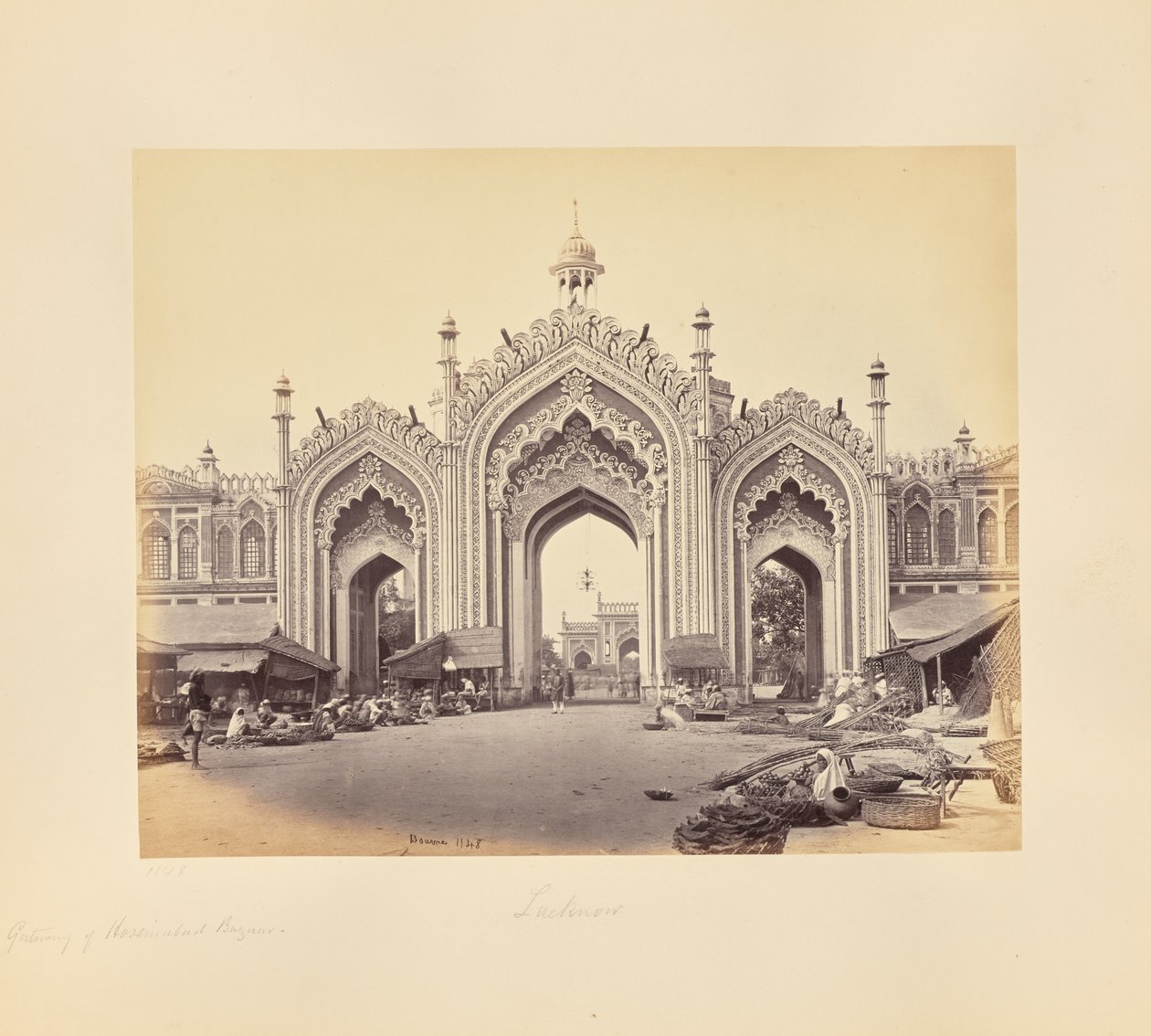 Lucknow; La porta del bazar di Hooseinabad da Samuel Bourne
