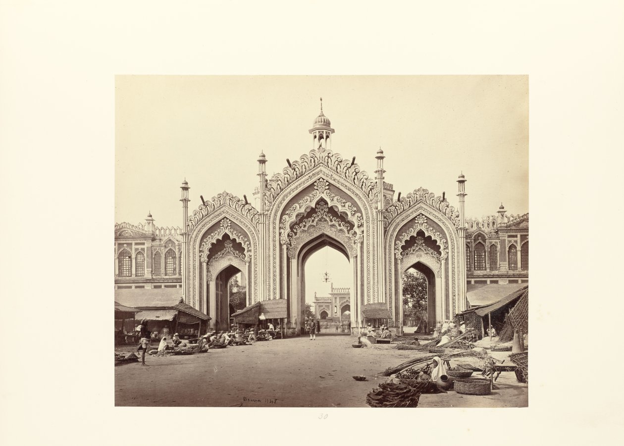 Lucknow; il portale del bazar di Hooseinabad da Samuel Bourne