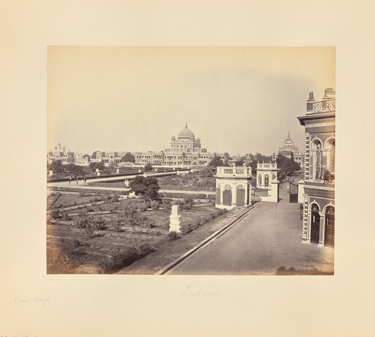 Lucknow; il Kaiser Bagh da Samuel Bourne