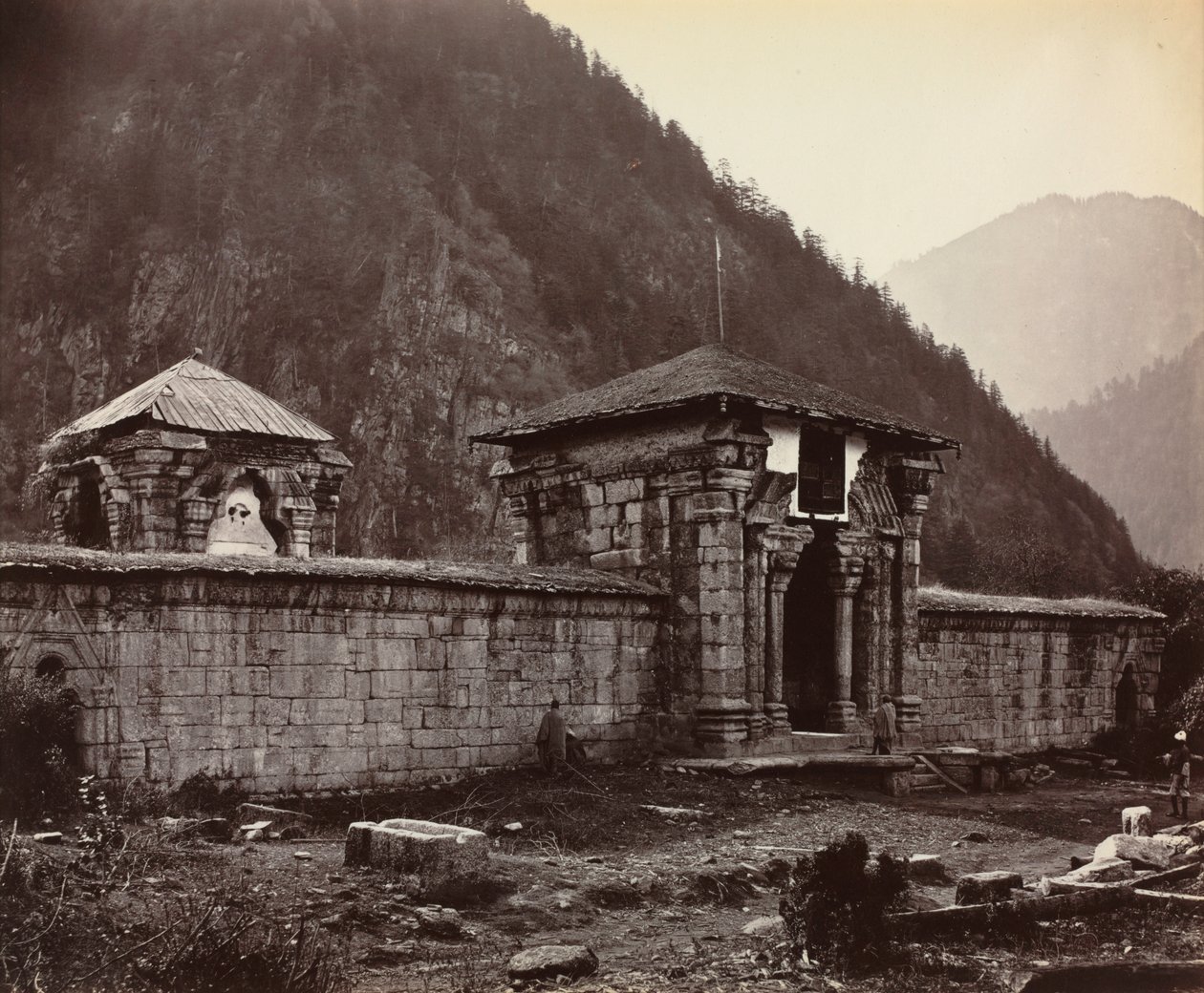 Tempio a Naveshera, Kashmir, India, 1864 da Samuel Bourne