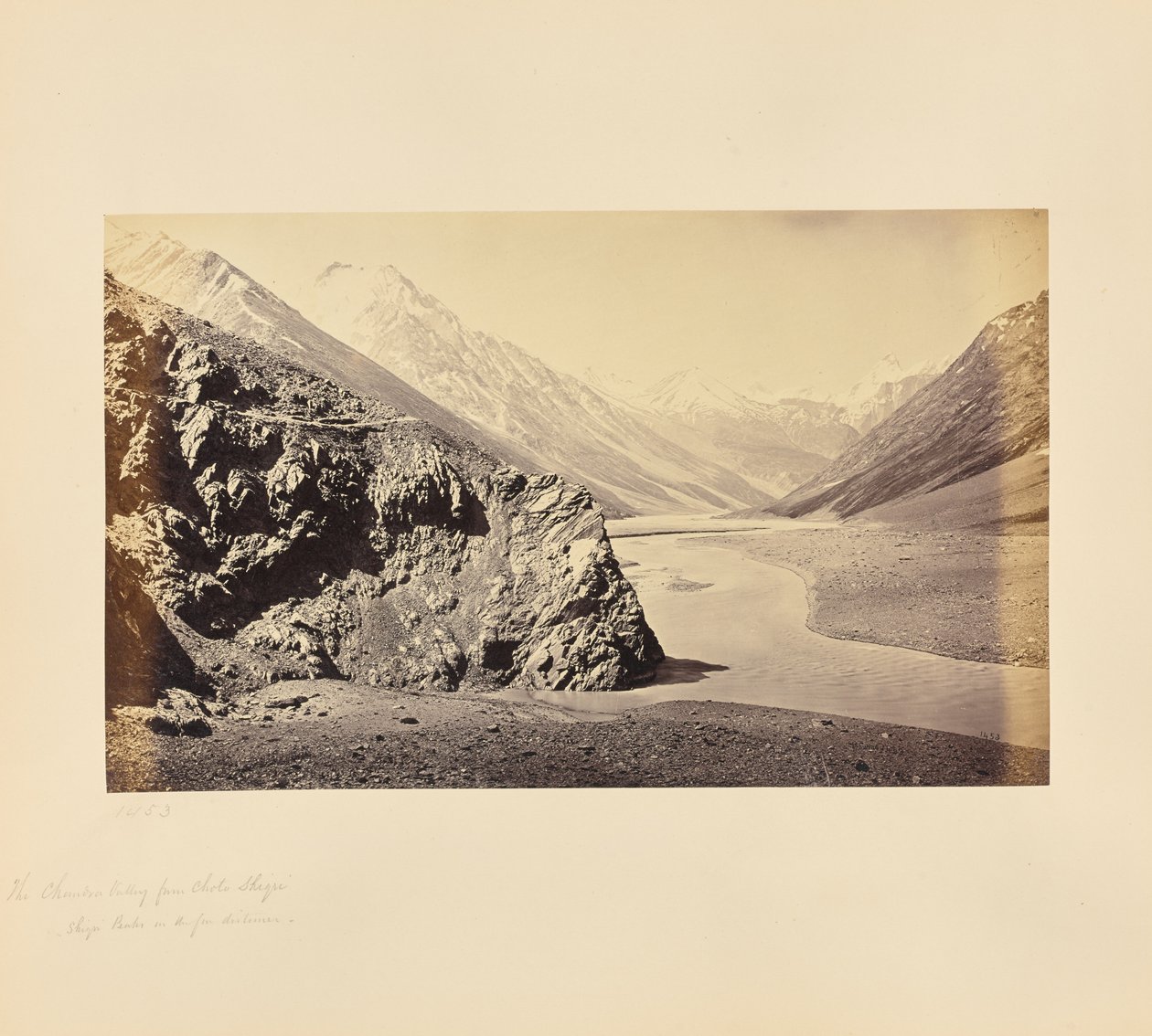 La valle di Chandra da Chota Shigri - Le cime di Shigri in lontananza da Samuel Bourne