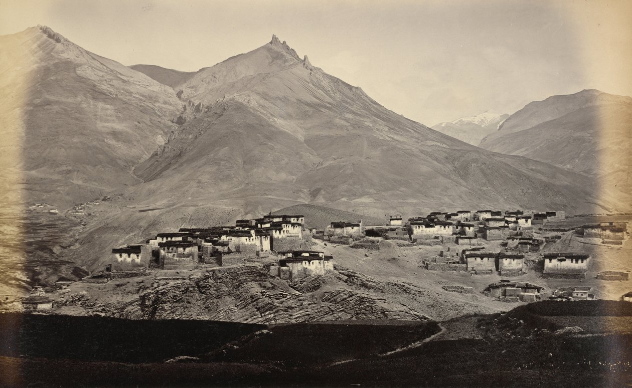 Il villaggio di Kibber, Spiti, con Chikkim in lontananza da Samuel Bourne