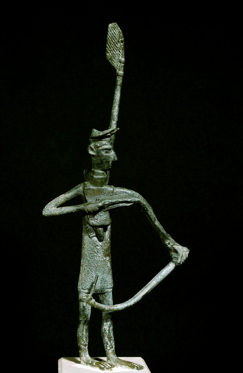 Cultura nuragica (nuraghi) sarda: statuetta di arciere in bronzo. VIII-VII secolo a.C. Cagliari, Museo Nazionale Archeologico, Sardegna, Italia da Sardinia Nuragic Civilization