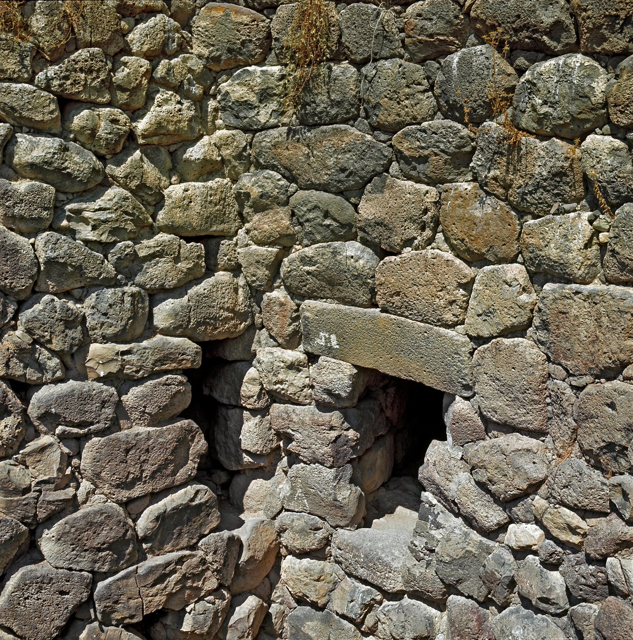 Cultura nuragica (nuraghi) sarda: rovine della città nuragica del sito megalitico di Su Nuraxi: la torre reale. 1100-1050 a.C. Barumini, Sardegna, Italia da Sardinia Nuragic Civilization