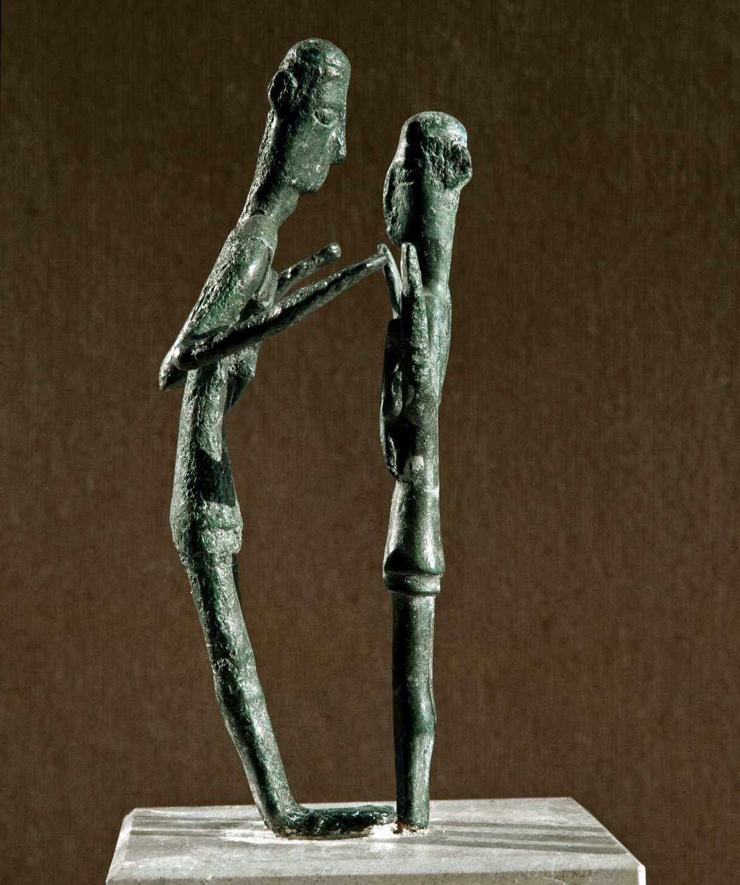 Gruppo scolpito di lottatori in bronzo da Sardinia Nuragic Civilization