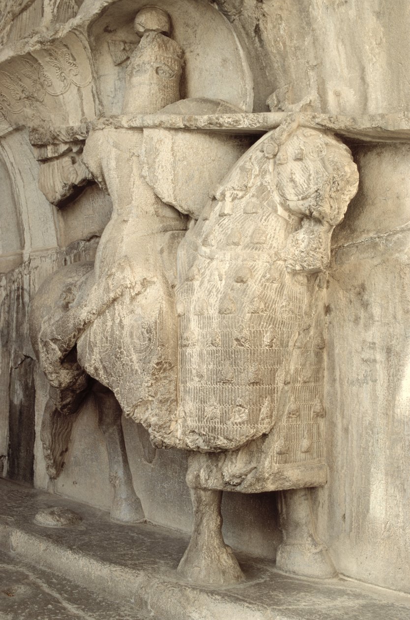 Scultura di Khosrow Parviz sul suo cavallo Shabdiz con l