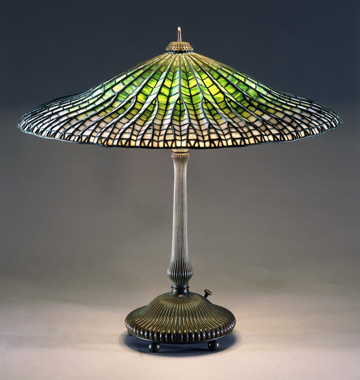 Lampada da tavolo in vetro piombato e bronzo 