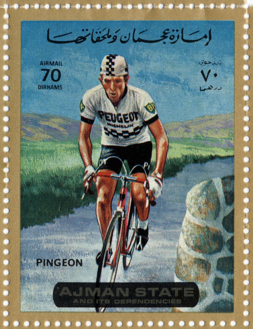 Francobollo degli Emirati Arabi Uniti che rappresenta il ciclista Roger Pingeon (nato nel 1940) da School Arabic