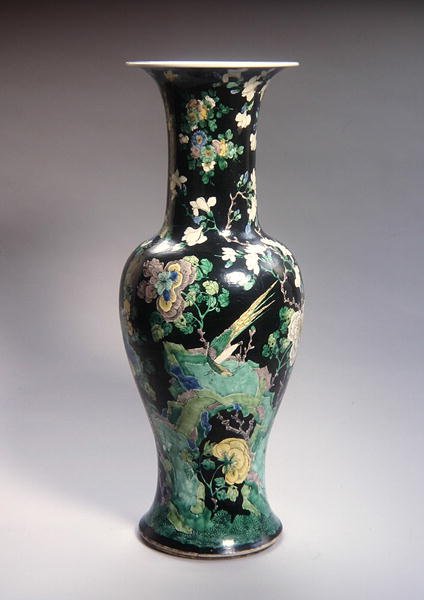 Grande vaso Famille Noire Yen Yen, periodo Kangxi (1662-1722) da School Chinese