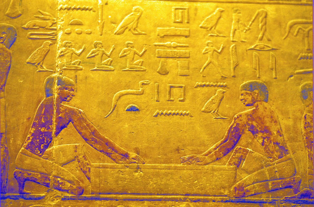 Antico Egitto, Incisione/pittura murale, Mastaba/Tomba di Ti, Saqqara, V dinastia, Operai che lucidano il legno da School Egyptian