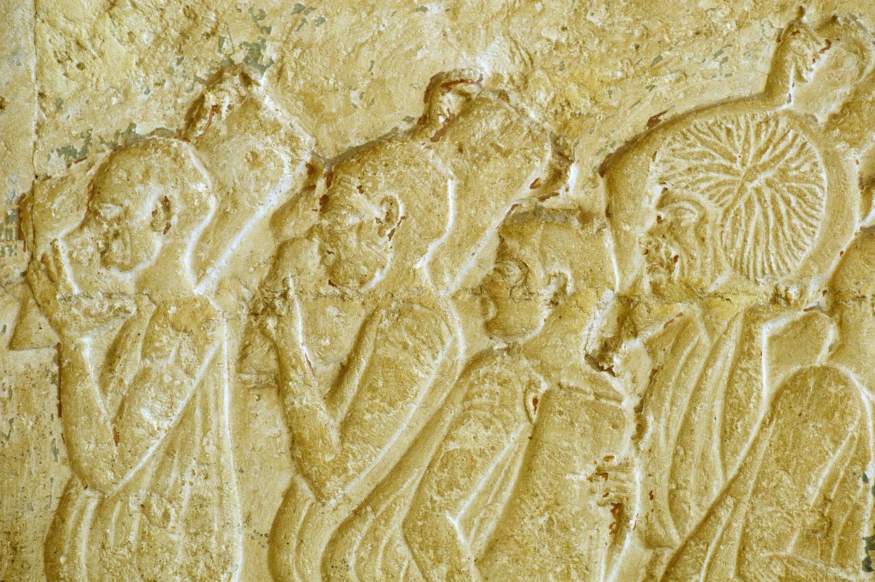 Antico Egitto, Scultura/pittura murale, Tomba di Petosiris, Tuna el Gebel, 300 a.C., Uomini che trasportano giare di vino da School Egyptian