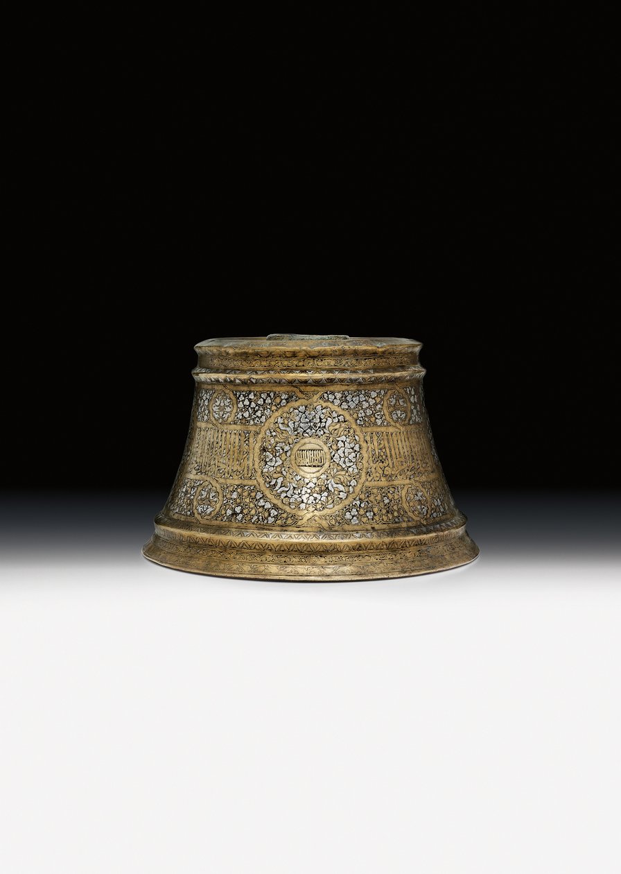 Base di candeliere mamelucco nel nome del Sultano Shihab Al-Dunya Wa Al-Din Ahmad bin Al-Malik Al-Nasir Muhammad da School Egyptian