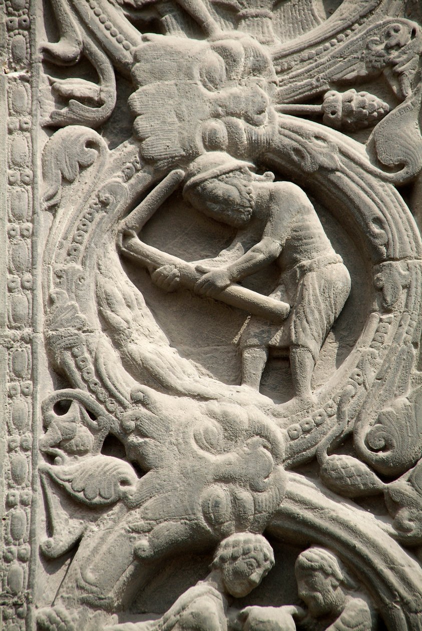 Arte gotica: Piedritto del portale destro della facciata occidentale della Basilica di Saint Denis che rappresenta il lavoro dei campi: Agosto. Saint-Denis, Francia da School French