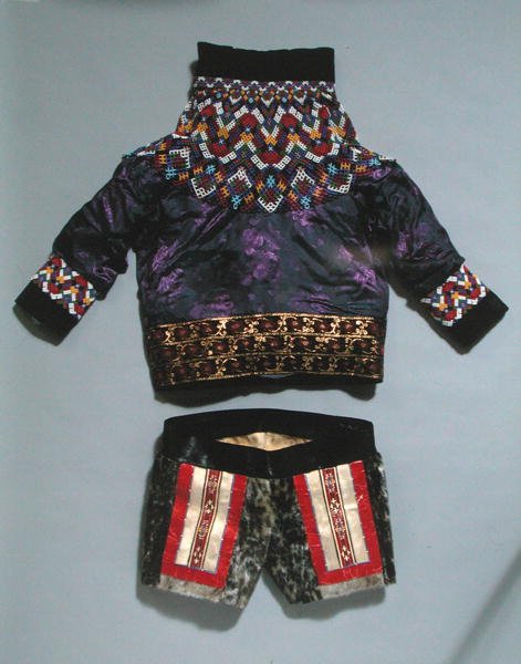 Giacca e pantaloncini da donna, dalla Groenlandia da School Inuit