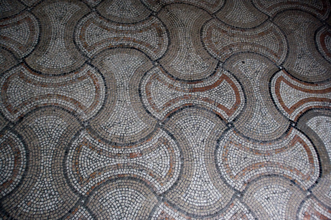 Dettaglio della decorazione del pavimento (mosaico) da School Italian