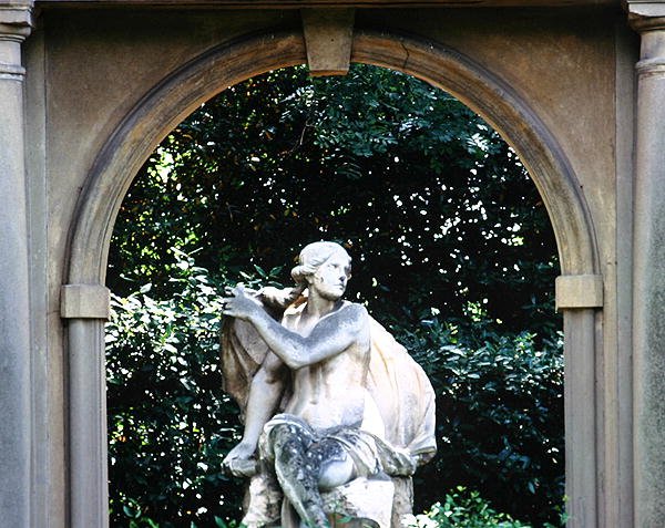 Statua di Venere, nei giardini della Villa la Pietra da School Italian
