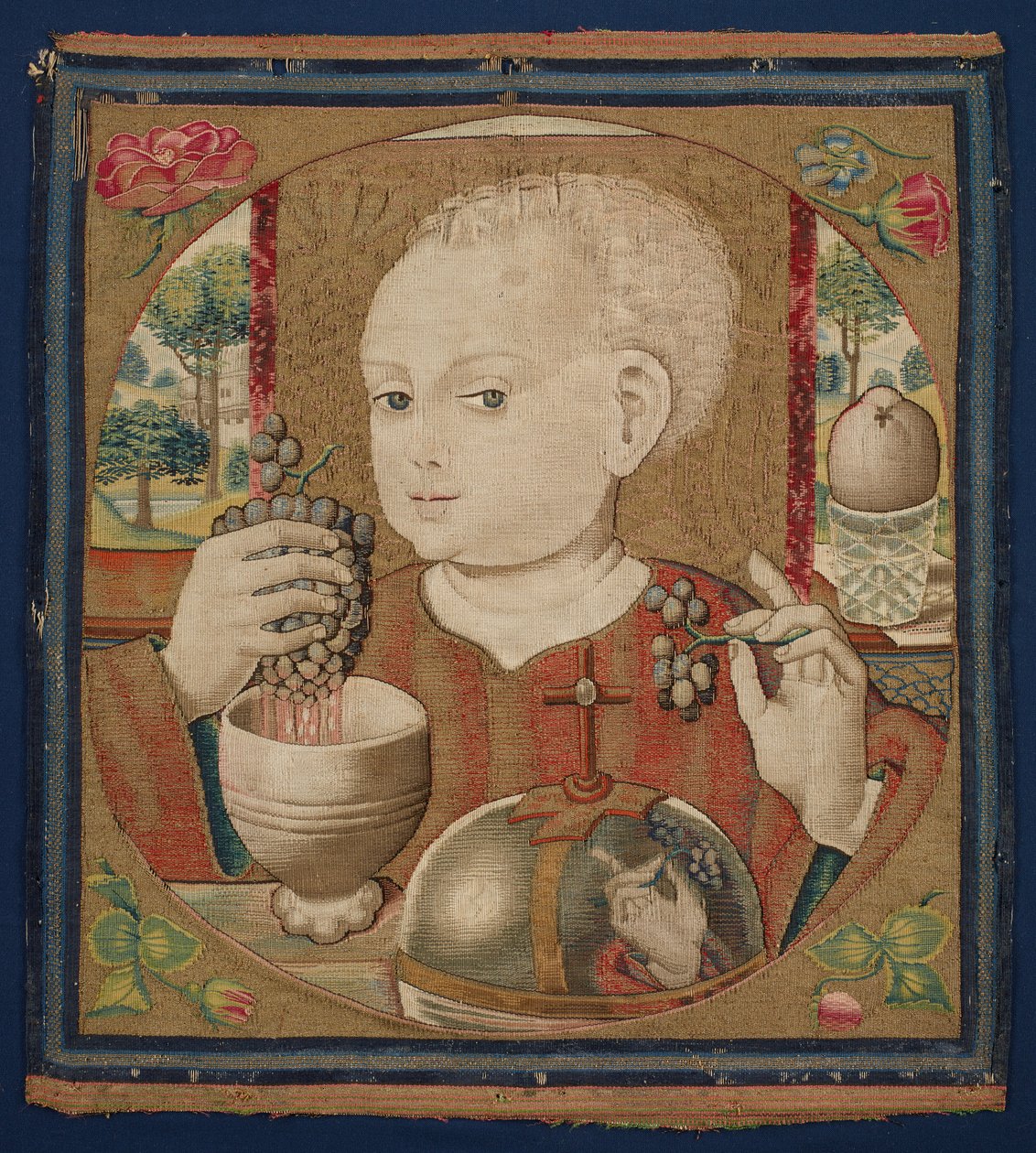 Il Bambino Gesù che preme il vino dell