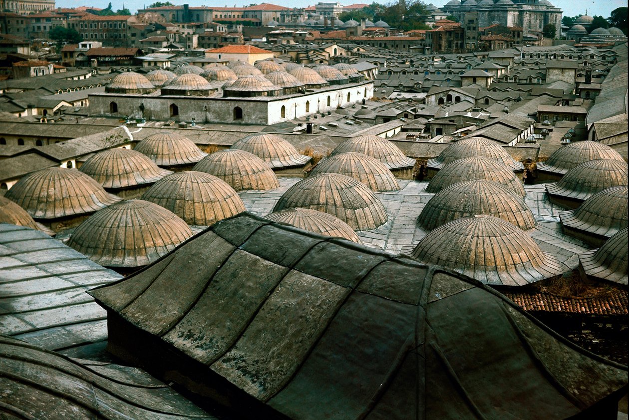 Veduta panoramica di Istanbul, con cupole del Gran Bazar da School Ottoman