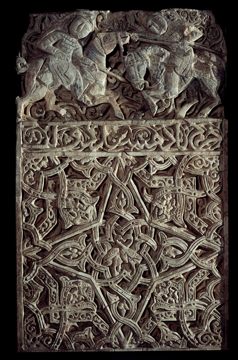 Arte persiana: pannello in stucco decorato con arabeschi e due cavalieri in lotta. Seattle. Museo d