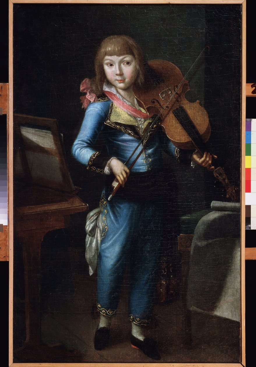 Un giovane violinista in costume blu da School Russian