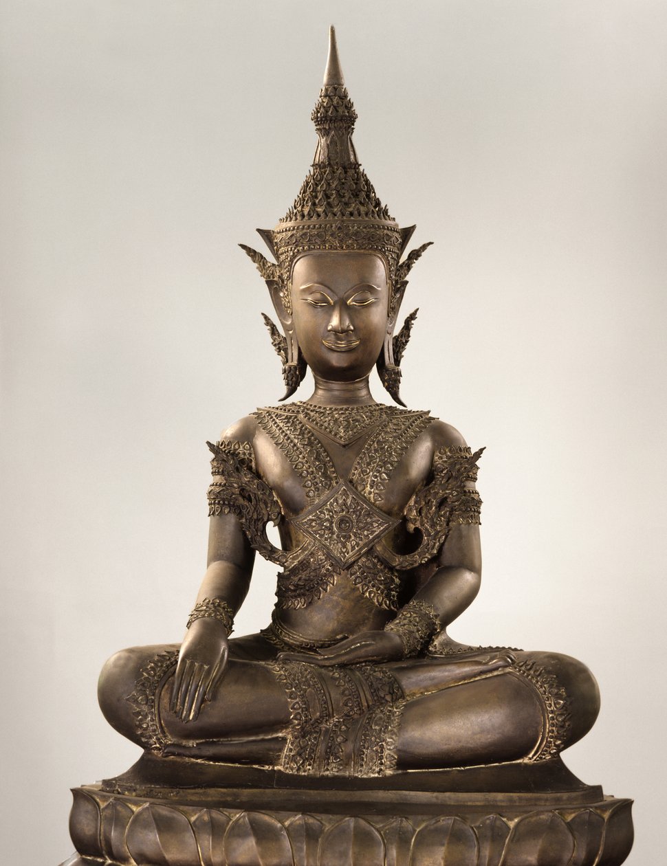 Buddha a grandezza naturale in abiti reali da School Siamese
