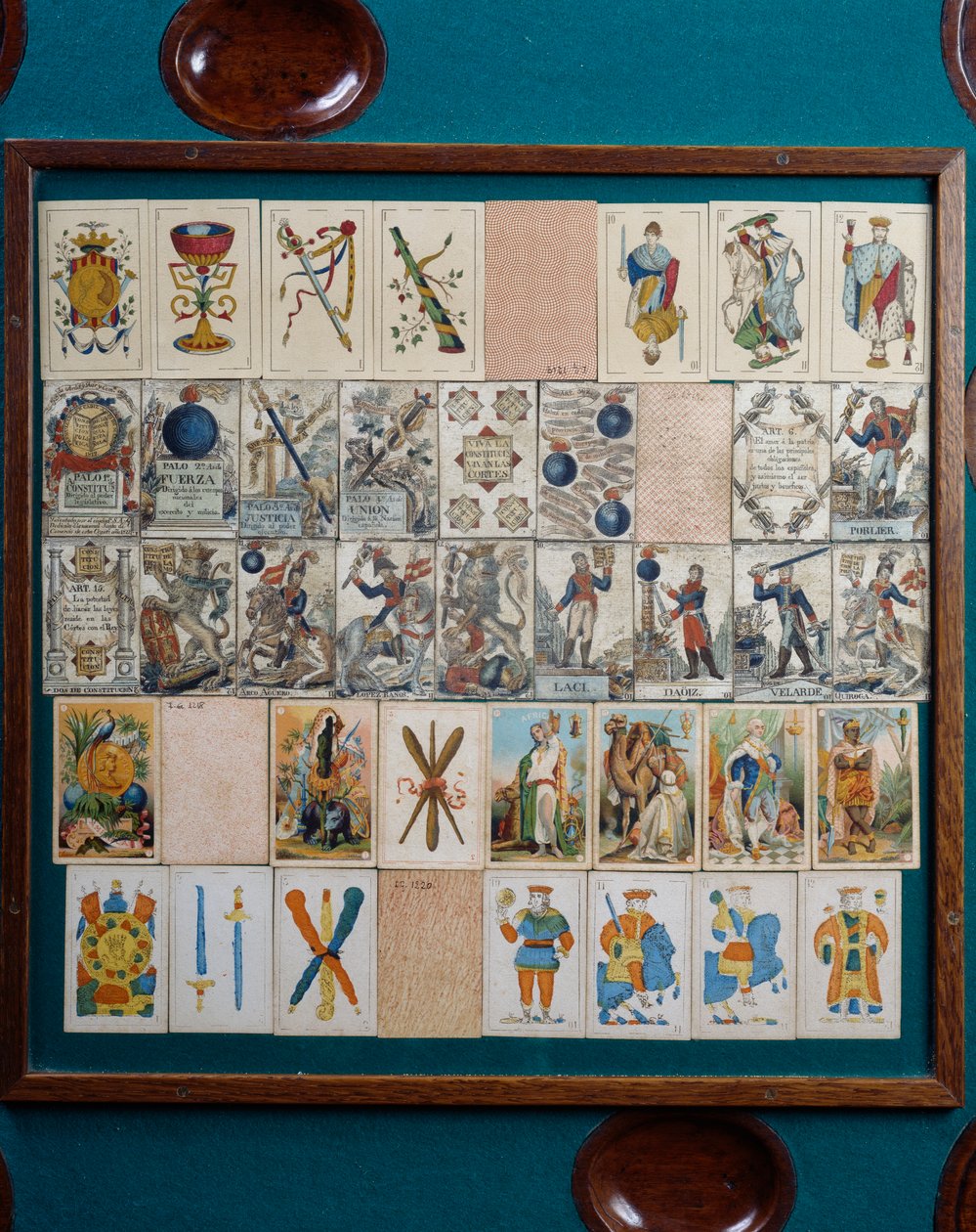 Carte da gioco, dettaglio da tavolo da gioco catalano, Spagna da School Spanish