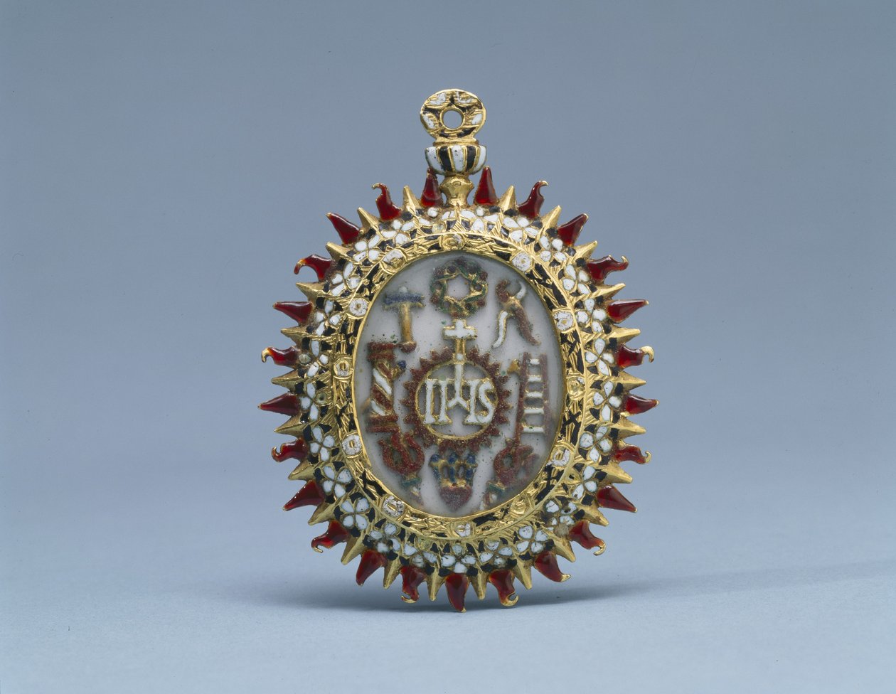 Pendente bifacciale con simboli di Cristo e della Passione, e Cristo nel Tempio tra gli anziani, fine XVI-inizio XVII secolo da School Spanish