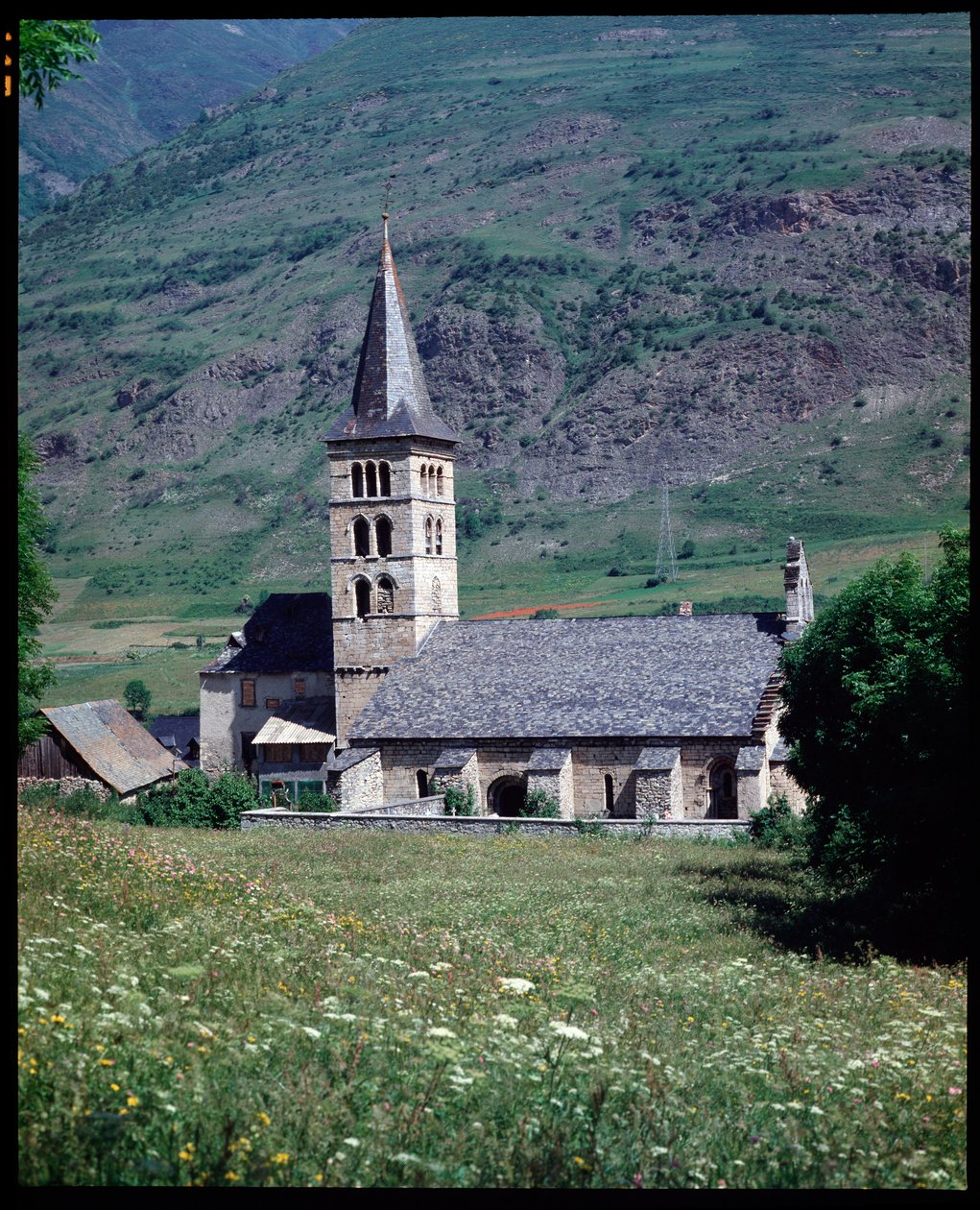 Vista della chiesa di Santa Maria, Arties da School Spanish