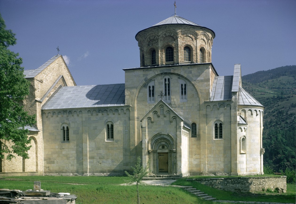 Vista sud della Chiesa di Sveta Bogodorica da Serbian School