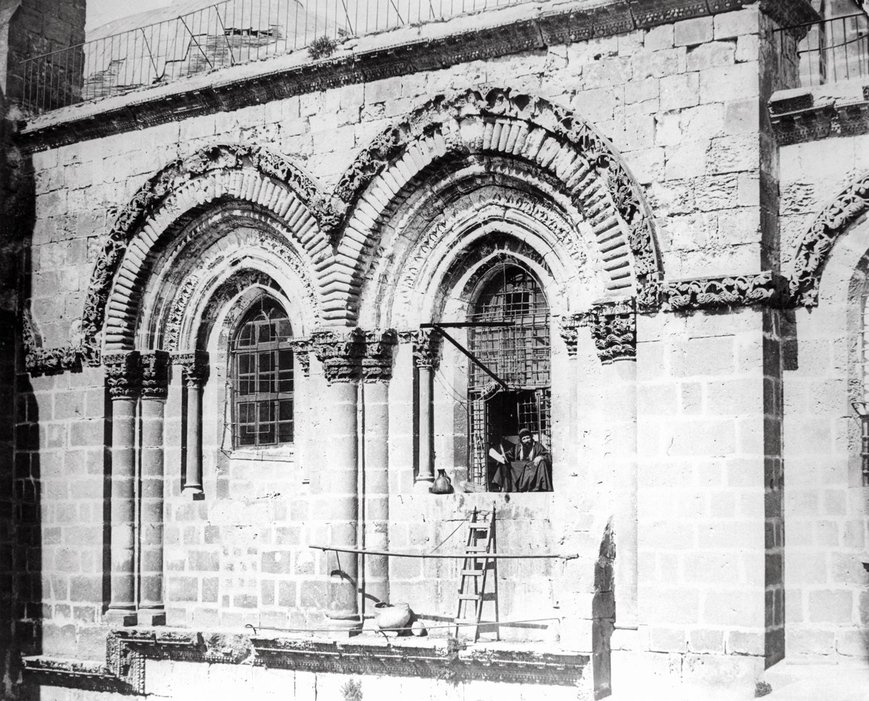 Finestra nella Facciata Sud della Chiesa del Santo Sepolcro, 1865 da Sgt. James M. McDonald