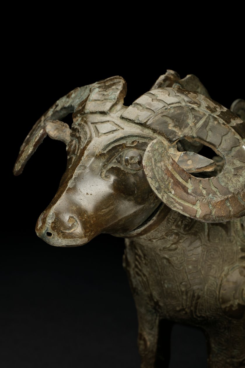 Vaso rituale a forma di ariete, Gong da Shang Dynasty Chinese School