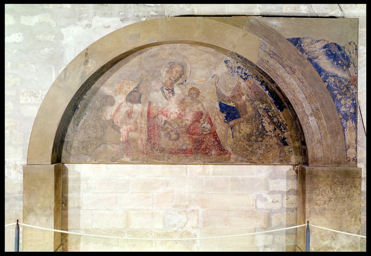 Timpano raffigurante la Vergine dell
