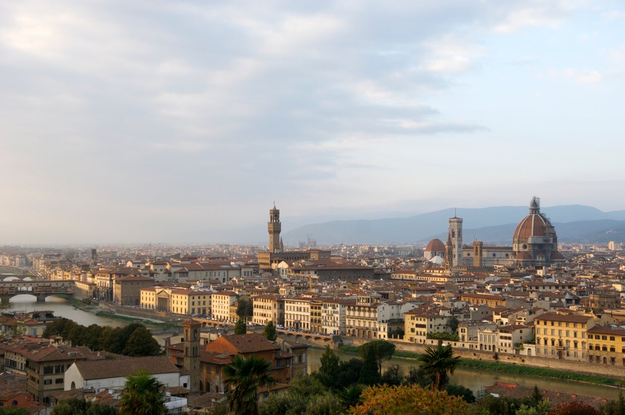 Italia, Toscana, Firenze, vista elevata sulla città da Piazzale Michelangelo, 2022 (foto) da Sisse Brimberg