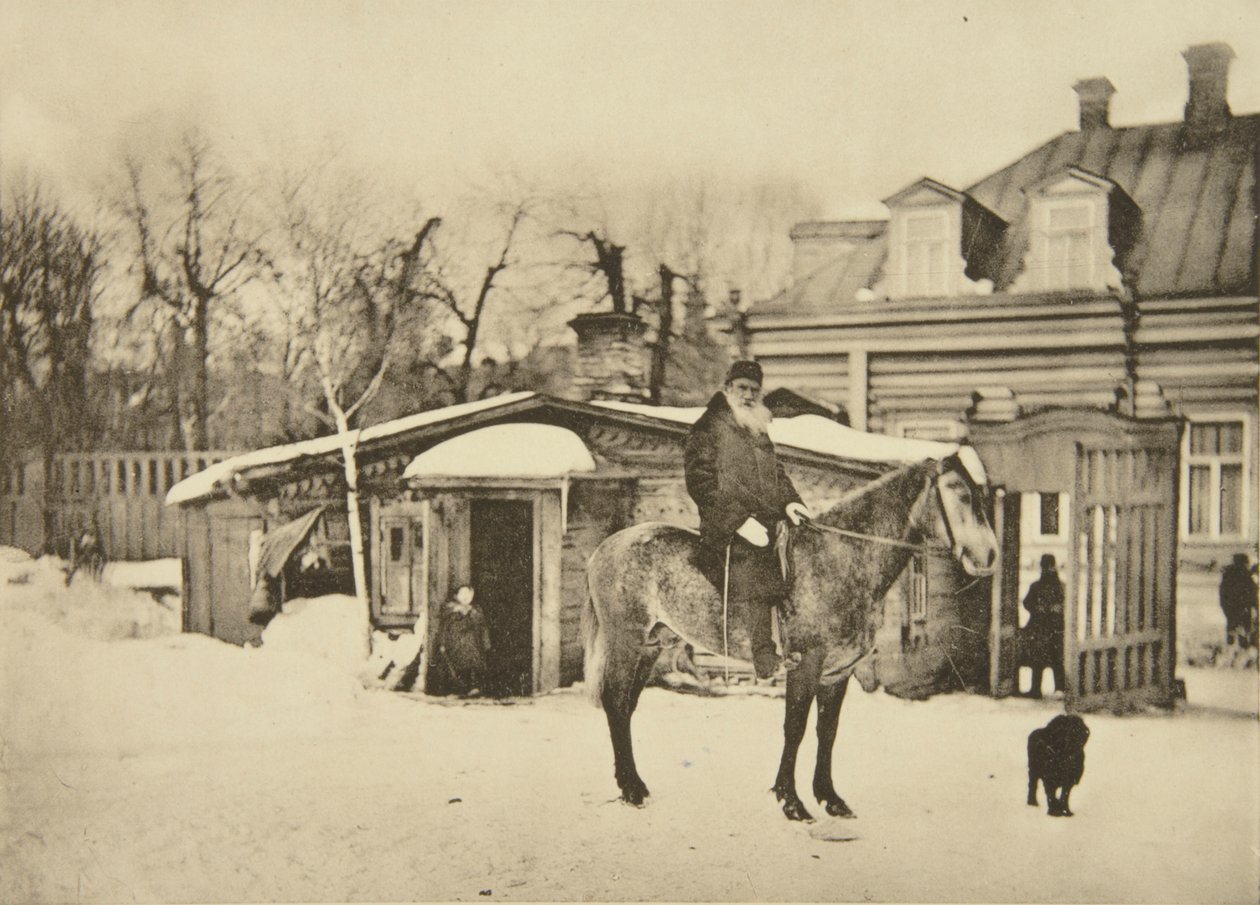 Lo scrittore russo Lev Tolstoj a cavallo, Mosca, Russia da Sophia Andreevna Tolstaya