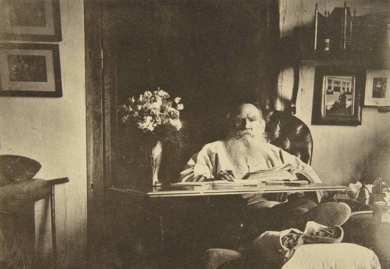 Scrittore russo Lev Tolstoj con una gamba malata, Russia da Sophia Andreevna Tolstaya