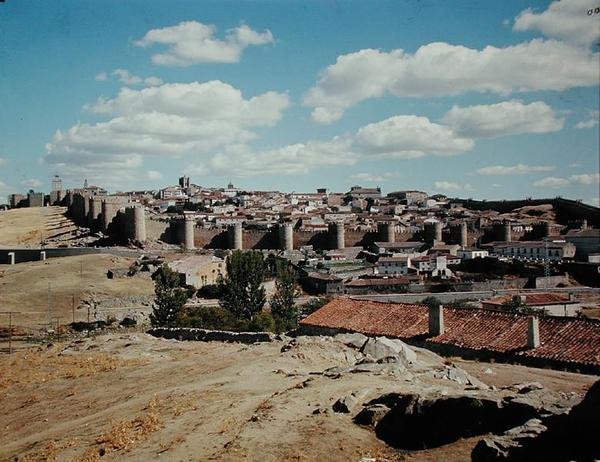 Veduta panoramica delle antiche mura della città da Spanish School