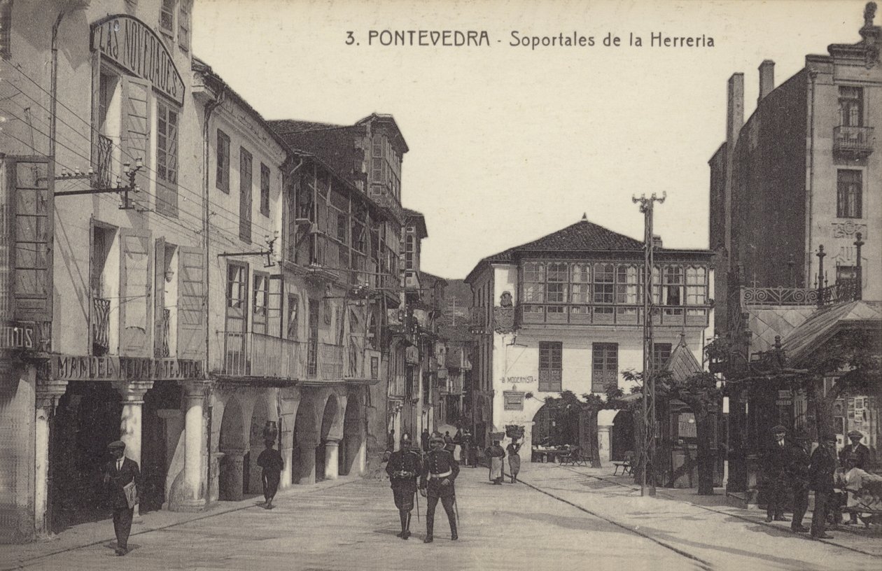 Arcate della bottega del fabbro, Pontevedra, Spagna (foto b/n) da Spanish Photographer
