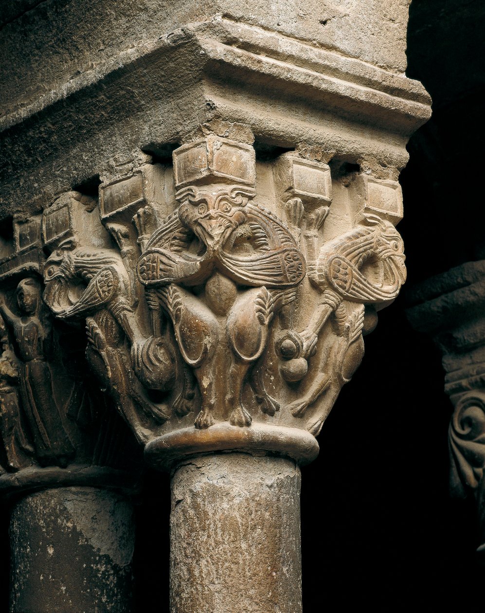 Capitello di una colonna, dalla Chiesa di Santa Maria de l