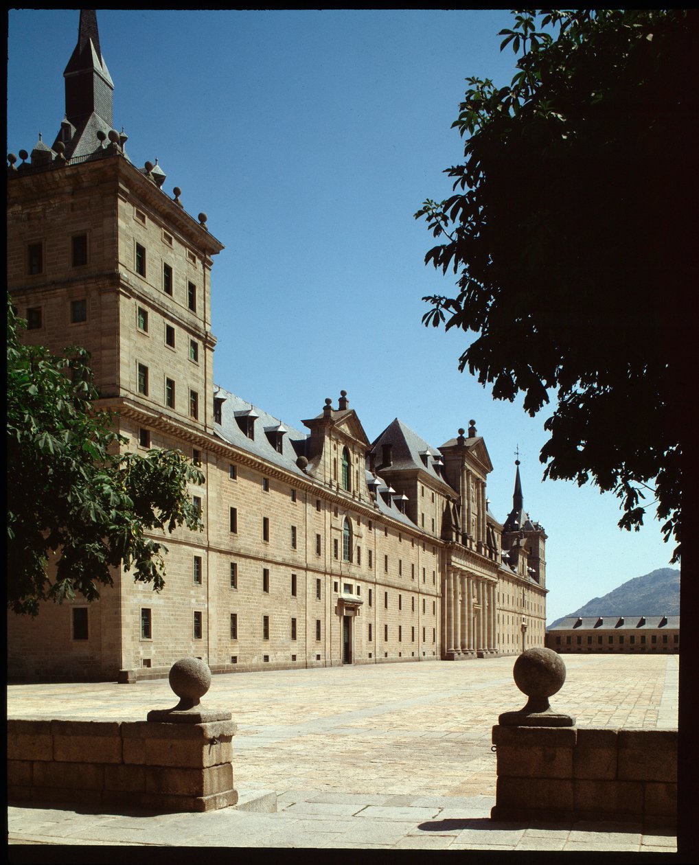 Vista della facciata principale del Real Sitio da Spanish School