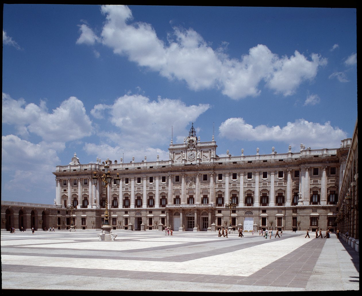 Vista del Palazzo Reale (1738-1755) (fotografia) da Spanish School