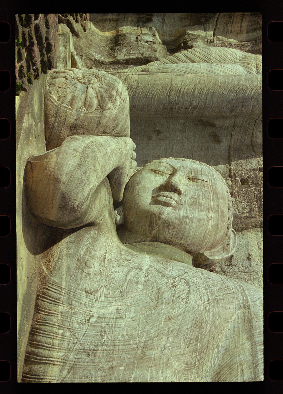 Buddha disteso, Gal Vihara (granito) (dettaglio) da Sri Lankan