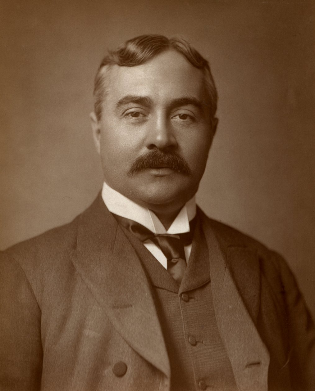 Herbert Standing, attore britannico, 1883 da St James