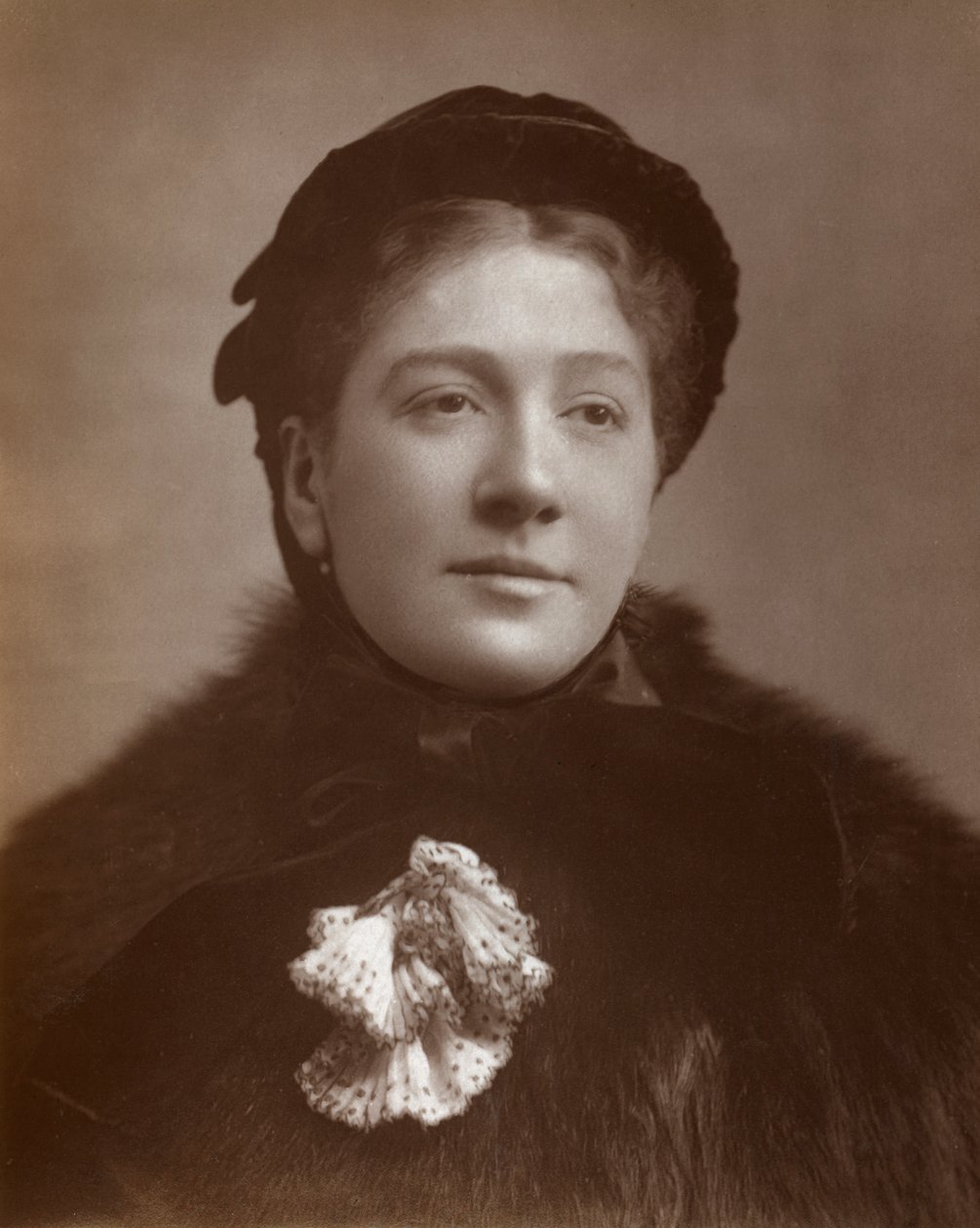 Madge Kendal, attrice e direttrice teatrale britannica, 1883 da St James