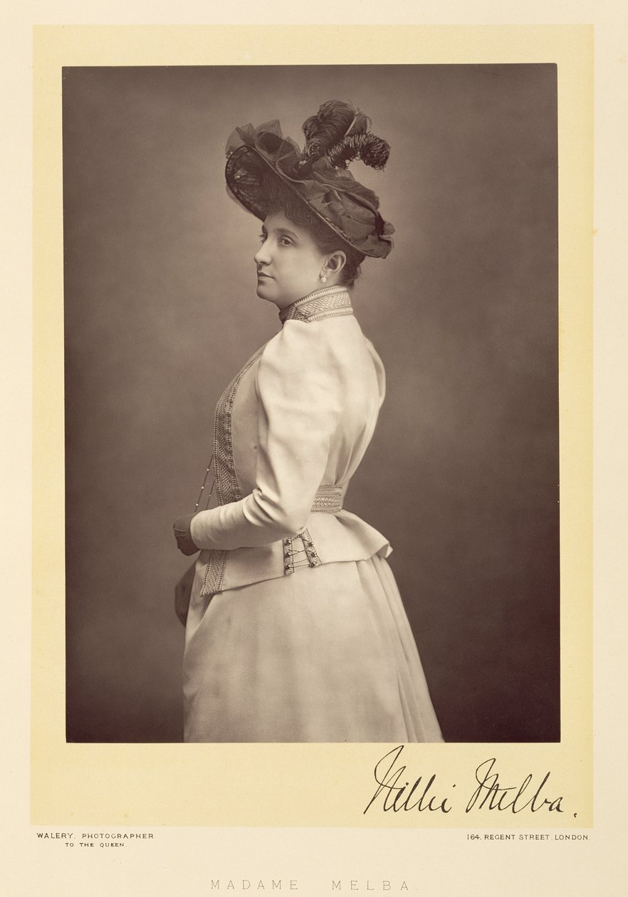 Dame Nellie Melba, soprano operistico, ritratto fotografico da Stanislaus Walery