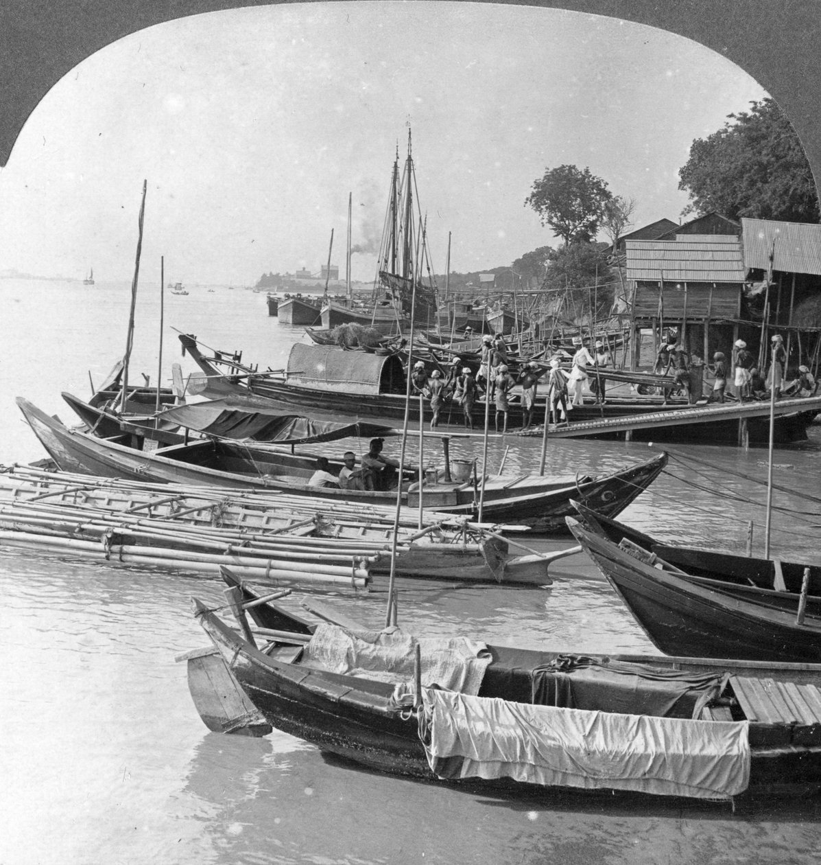 Guardando il fiume Irrawaddy, Rangoon, Birmania, 1908 da Stereo Travel Co