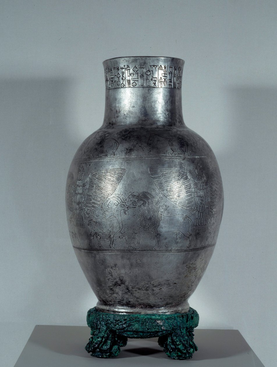 Mesopotamia: vaso di Entemena in argento con motivi e scrittura cuneiforme da Sumerian Mesopotamian School