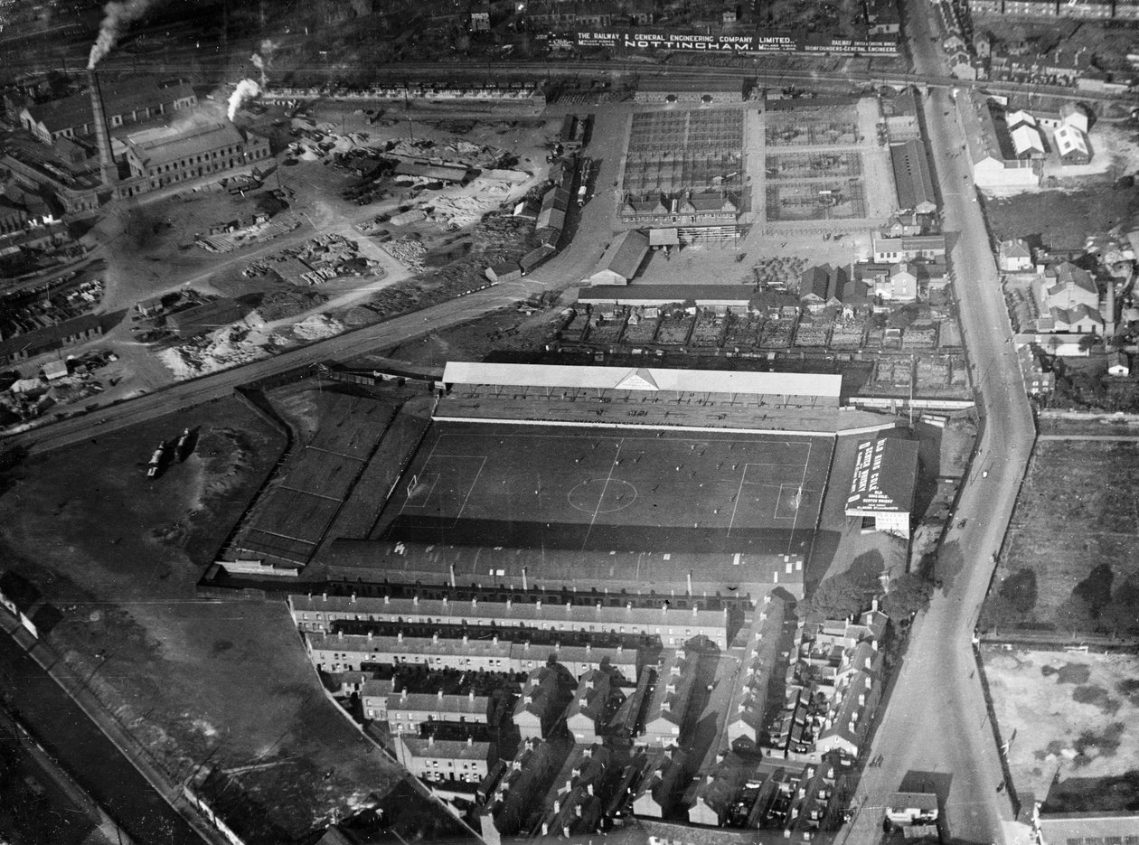 Campo da calcio del Notts County, Meadow Lane, Nottingham, Nottinghamshire da Surrey Flying Services